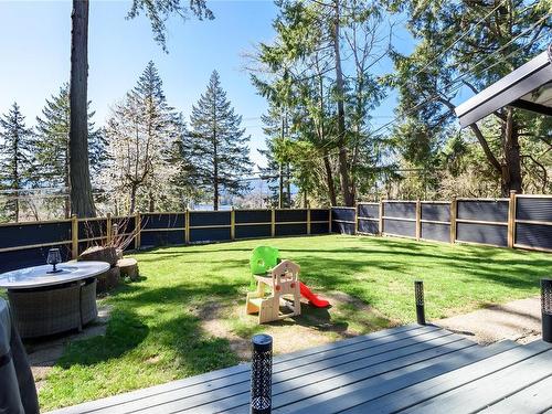 4718 Island Hwy North, Courtenay, BC - Outdoor With Deck Patio Veranda With Backyard