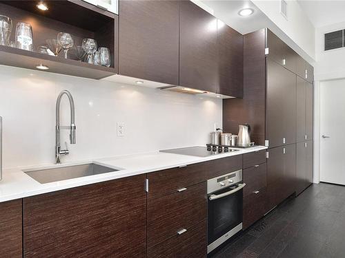 332-770 Fisgard St, Victoria, BC - Indoor Photo Showing Kitchen With Upgraded Kitchen