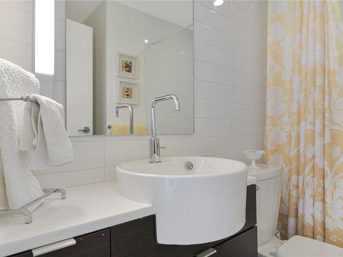 332-770 Fisgard St, Victoria, BC - Indoor Photo Showing Bathroom