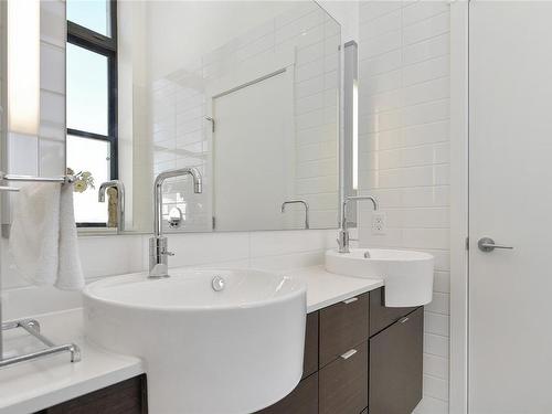 332-770 Fisgard St, Victoria, BC - Indoor Photo Showing Bathroom