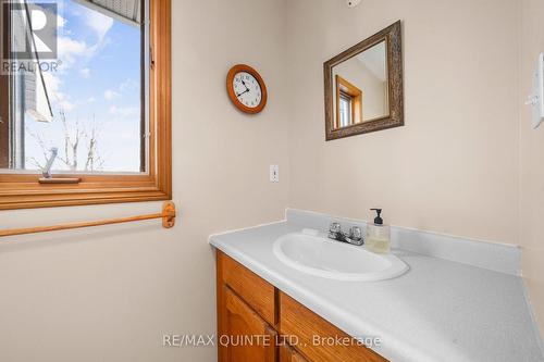 768 Melville Rd, Prince Edward County, ON - Indoor Photo Showing Bathroom