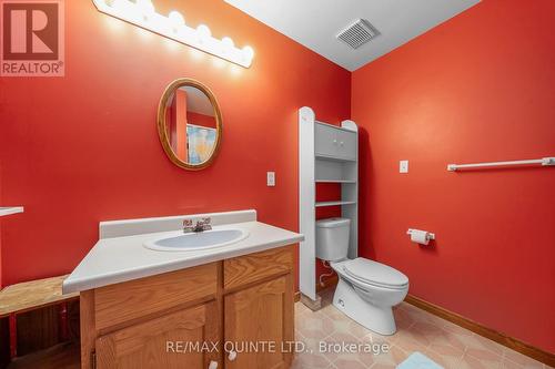 768 Melville Rd, Prince Edward County, ON - Indoor Photo Showing Bathroom