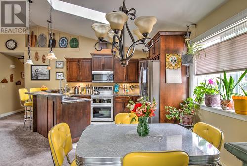 351 Hummingbird Avenue, Vernon, BC - Indoor Photo Showing Dining Room