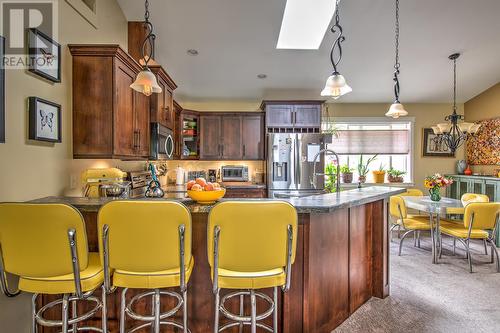 351 Hummingbird Avenue, Vernon, BC - Indoor Photo Showing Kitchen