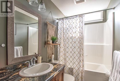 351 Hummingbird Avenue, Vernon, BC - Indoor Photo Showing Bathroom