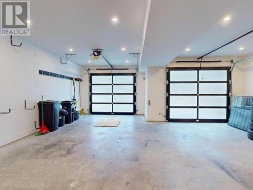 3545 Selkirk Ave, Powell River, BC - Indoor Photo Showing Garage