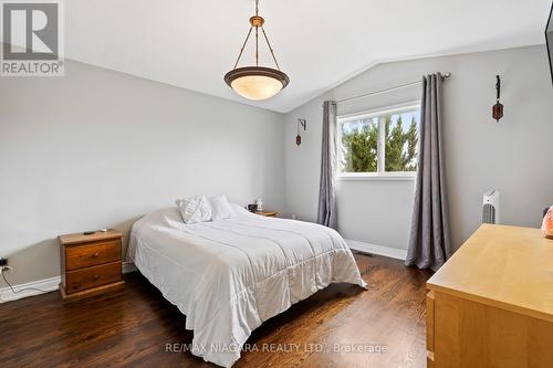 5295 Beavercreek Cres, West Lincoln, ON - Indoor Photo Showing Bedroom