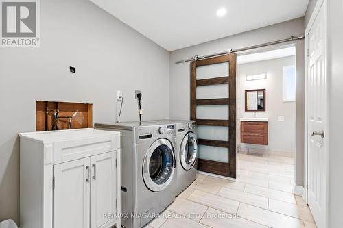 5295 Beavercreek Cres, West Lincoln, ON - Indoor Photo Showing Laundry Room