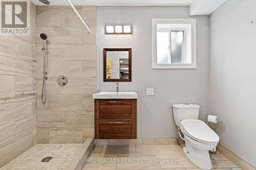 5295 Beavercreek Cres, West Lincoln, ON - Indoor Photo Showing Bathroom