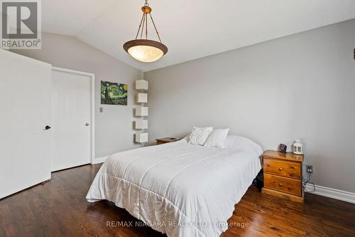 5295 Beavercreek Crescent, West Lincoln, ON - Indoor Photo Showing Bedroom