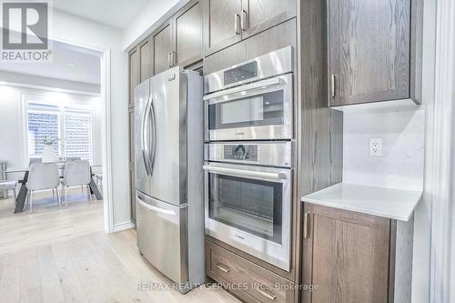 574 Queen Mary Dr, Brampton, ON - Indoor Photo Showing Kitchen