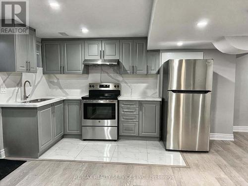574 Queen Mary Drive, Brampton, ON - Indoor Photo Showing Kitchen With Upgraded Kitchen