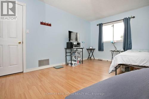 216 Colborne Street N, Bradford West Gwillimbury, ON - Indoor Photo Showing Bedroom