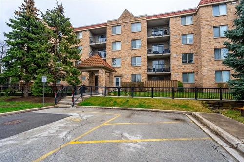 3499 Upper Middle Road|Unit #112, Burlington, ON - Outdoor With Facade