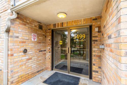 3499 Upper Middle Road|Unit #112, Burlington, ON -  With Exterior