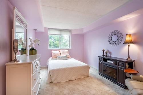 3499 Upper Middle Road|Unit #112, Burlington, ON - Indoor Photo Showing Bedroom