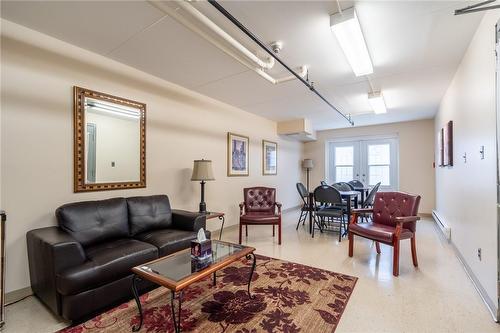 3499 Upper Middle Road|Unit #112, Burlington, ON - Indoor Photo Showing Living Room