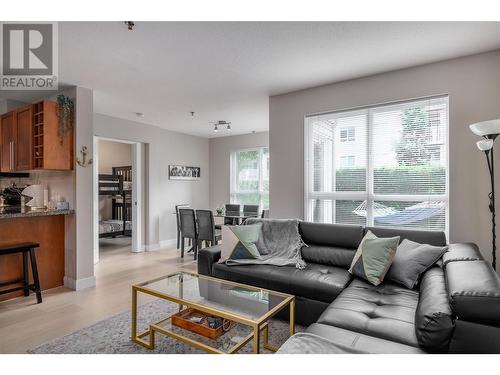 1093 Sunset Drive Unit# 105, Kelowna, BC - Indoor Photo Showing Living Room