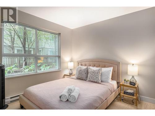 1093 Sunset Drive Unit# 105, Kelowna, BC - Indoor Photo Showing Bedroom