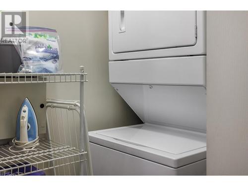 1093 Sunset Drive Unit# 105, Kelowna, BC - Indoor Photo Showing Laundry Room