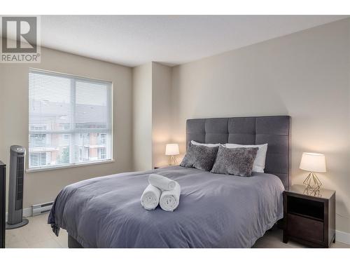 1089 Sunset Drive Unit# 416, Kelowna, BC - Indoor Photo Showing Bedroom