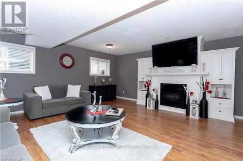 1400 Aspenridge Cres, London, ON - Indoor Photo Showing Living Room With Fireplace