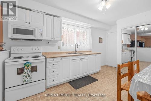 #Lower -39 Marchwood Cres, Clarington, ON - Indoor Photo Showing Kitchen