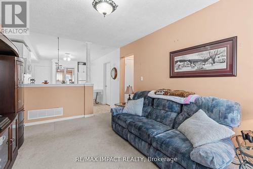 #Lower -39 Marchwood Cres, Clarington, ON - Indoor Photo Showing Living Room