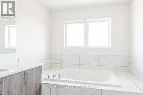 498 Hornbeck Street, Cobourg, ON - Indoor Photo Showing Bathroom