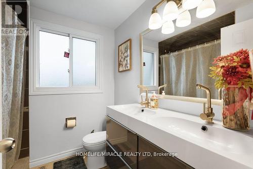 53 Ingleside Cres, Kitchener, ON - Indoor Photo Showing Bathroom