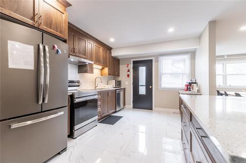 13 Byrne Boulevard, St. Catharines, ON - Indoor Photo Showing Kitchen