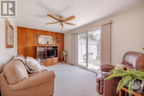 2097 Maywood Street, Ottawa, ON - Indoor Photo Showing Living Room