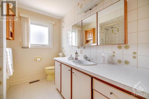 2097 Maywood Street, Ottawa, ON - Indoor Photo Showing Bathroom