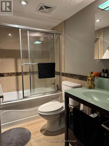 211 - 650 Sheppard Avenue E, Toronto, ON - Indoor Photo Showing Bathroom