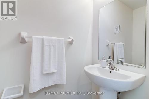 2737 Peter Matthews Drive, Pickering, ON - Indoor Photo Showing Bathroom