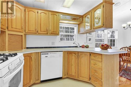 8 Seaborne Private, Ottawa, ON - Indoor Photo Showing Kitchen