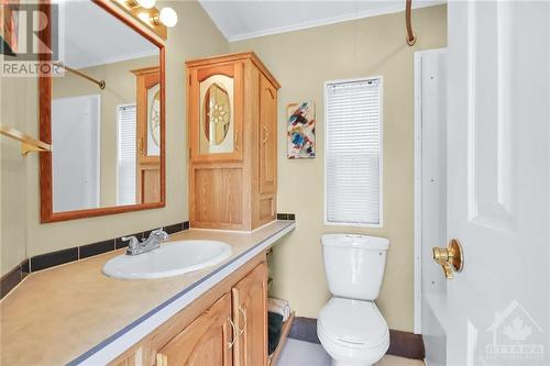 8 Seaborne Private, Ottawa, ON - Indoor Photo Showing Bathroom