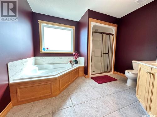 10 Porter Bay, Weyburn, SK - Indoor Photo Showing Bathroom