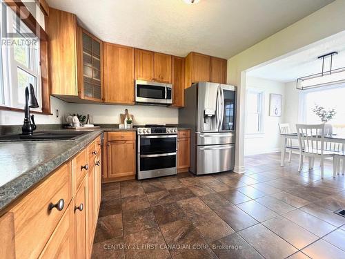 Custom Kitchen with new stainless steel appliances - 4025 Union Road, Central Elgin (Port Stanley), ON - Indoor Photo Showing Kitchen