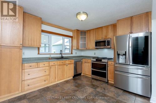 Custom Kitchen with new stainless steel appliances - 4025 Union Road, Central Elgin (Port Stanley), ON - Indoor Photo Showing Kitchen