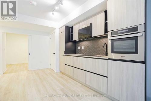507 - 2 Augusta Avenue, Toronto, ON - Indoor Photo Showing Kitchen