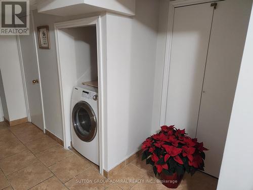 118 Catalpa Crescent, Vaughan, ON - Indoor Photo Showing Laundry Room