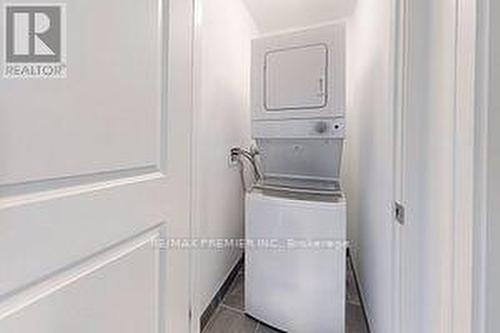 24 Magnolia Lane, Barrie, ON - Indoor Photo Showing Laundry Room