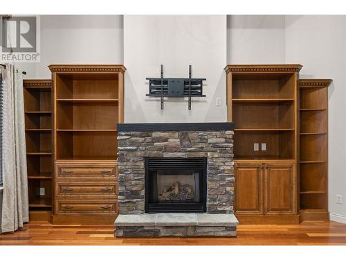 315 Quilchena Drive, Kelowna, BC - Indoor With Fireplace