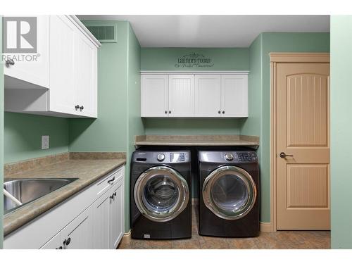 315 Quilchena Drive, Kelowna, BC - Indoor Photo Showing Laundry Room