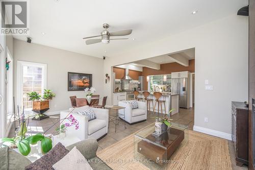 402 Patricia Drive, Burlington, ON - Indoor Photo Showing Living Room