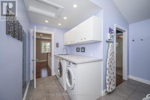 402 Patricia Drive, Burlington, ON - Indoor Photo Showing Laundry Room