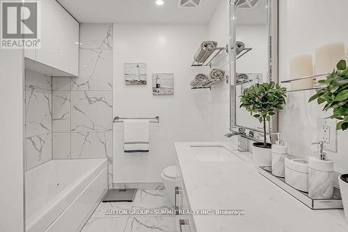 #Ph02 -4070 Confederation Pkwy, Mississauga, ON - Indoor Photo Showing Bathroom