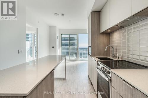 606 - 70 Annie Craig Drive, Toronto, ON - Indoor Photo Showing Kitchen With Upgraded Kitchen