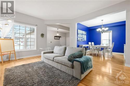 1671 Varennes Boulevard, Ottawa, ON - Indoor Photo Showing Living Room